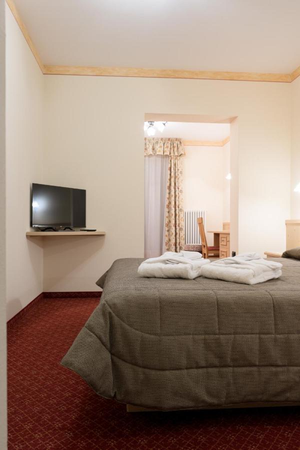 Hotel Crepei Поцца-ди-Фасса Экстерьер фото