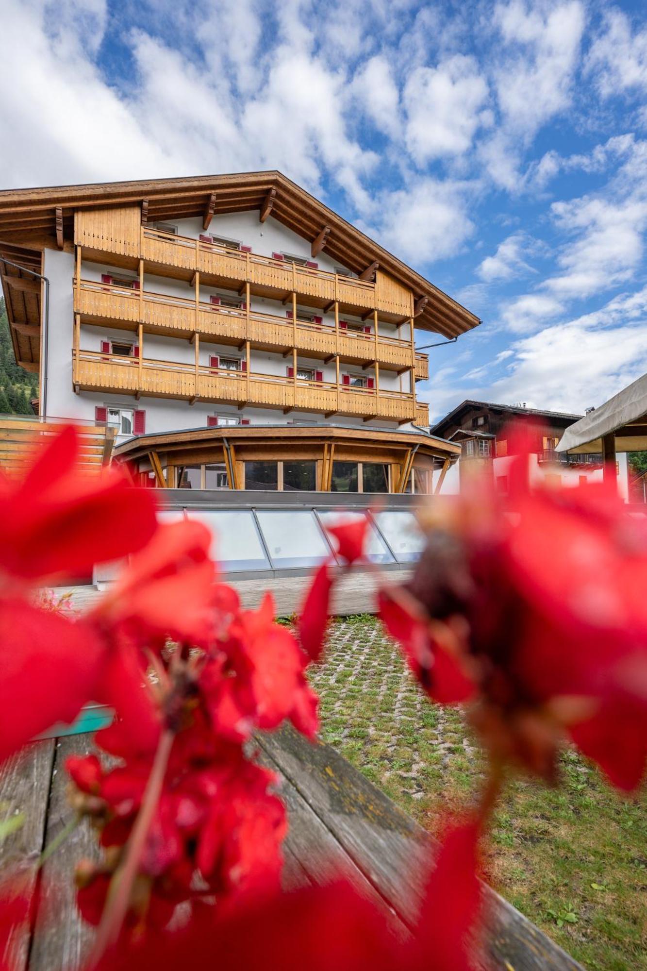 Hotel Crepei Поцца-ди-Фасса Экстерьер фото